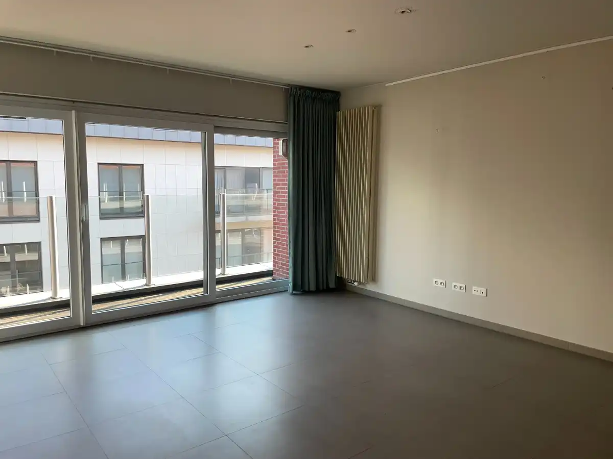 Instapklaar twee slaapkamer APP + terras, bergruimte & garage foto 10