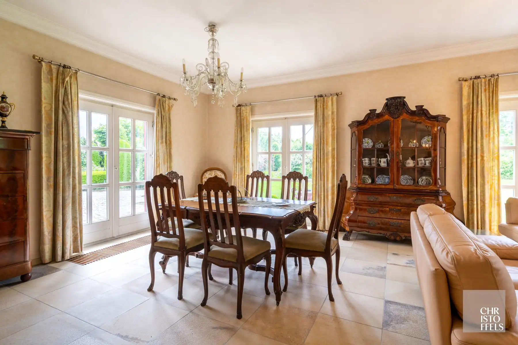 Riante en verzorgde villa van 694m2 op 1ha 00a 18ca! foto 16