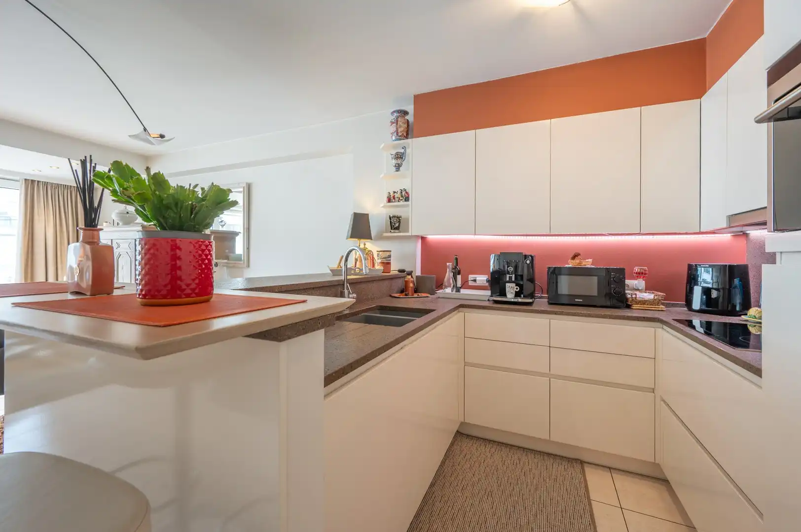 Appartement met zuidwest gericht terras op toplocatie nabij het centrum. foto 10