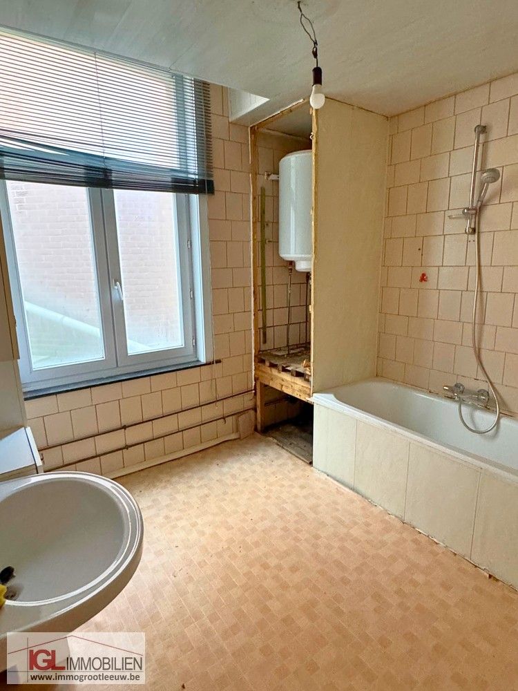 Handelsruimte met appartement te koop in Sint-Pieters-Leeuw foto 14