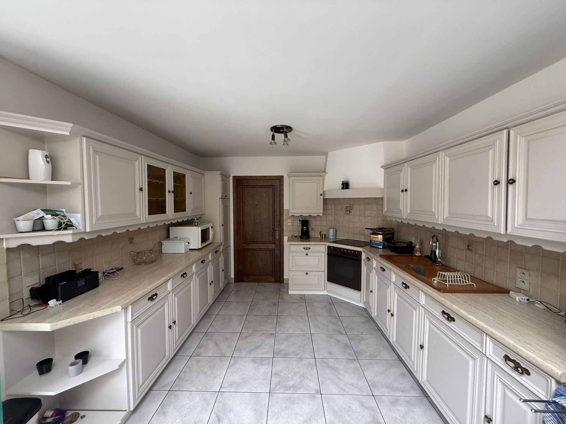 BURST - Ruime woning met garage. foto 5