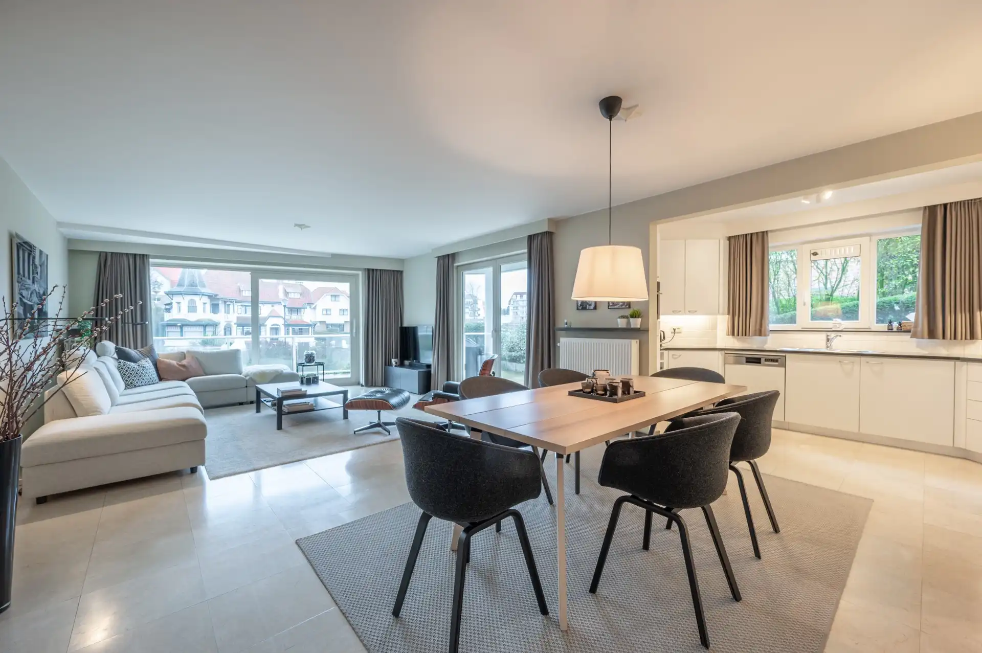 Ongemeubeld: zonnig appartement met grote terrassen! foto 3