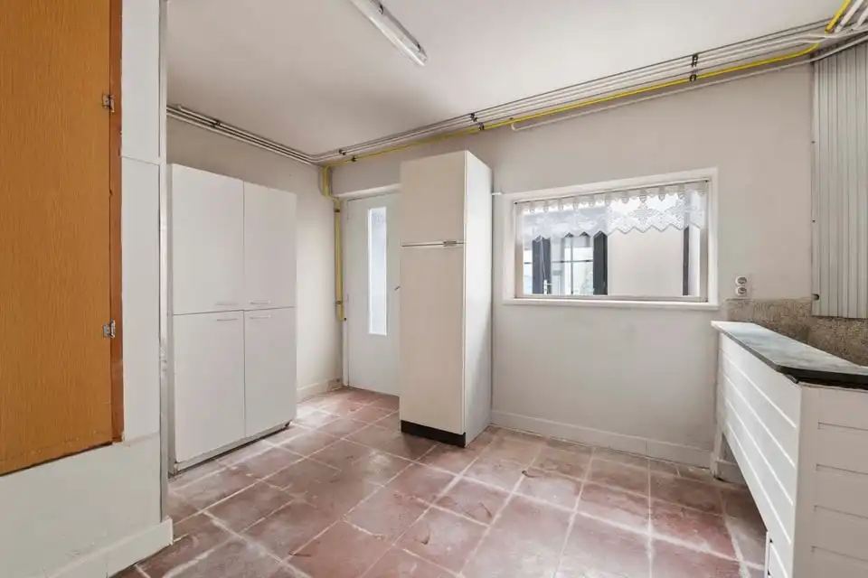 HALFOPEN BEBOUWING MET GARAGE EN GROTE TUIN IN TONGEREN foto 11