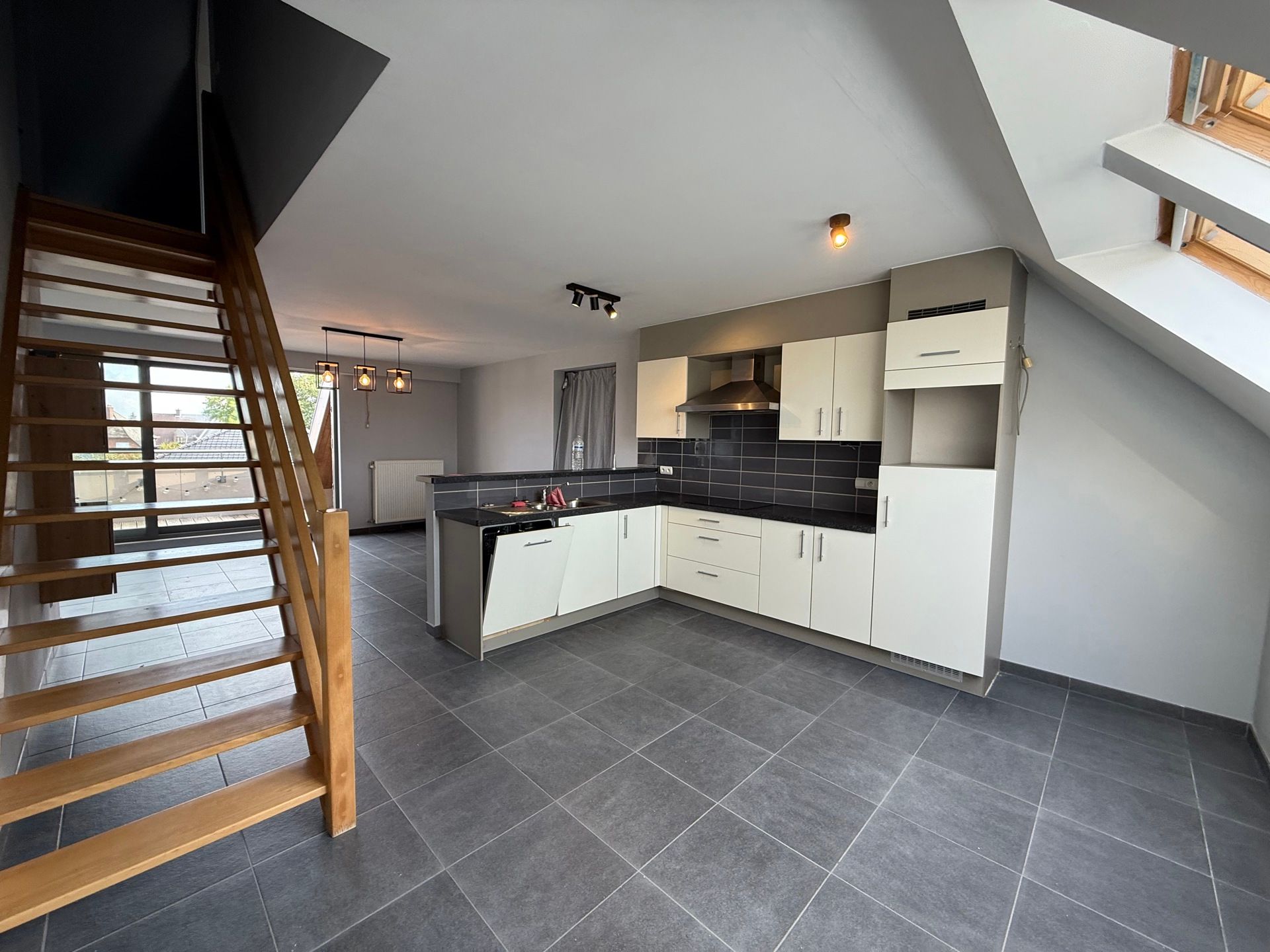 WICHELEN - Ruim duplexappartement vlakbij het station. foto 10