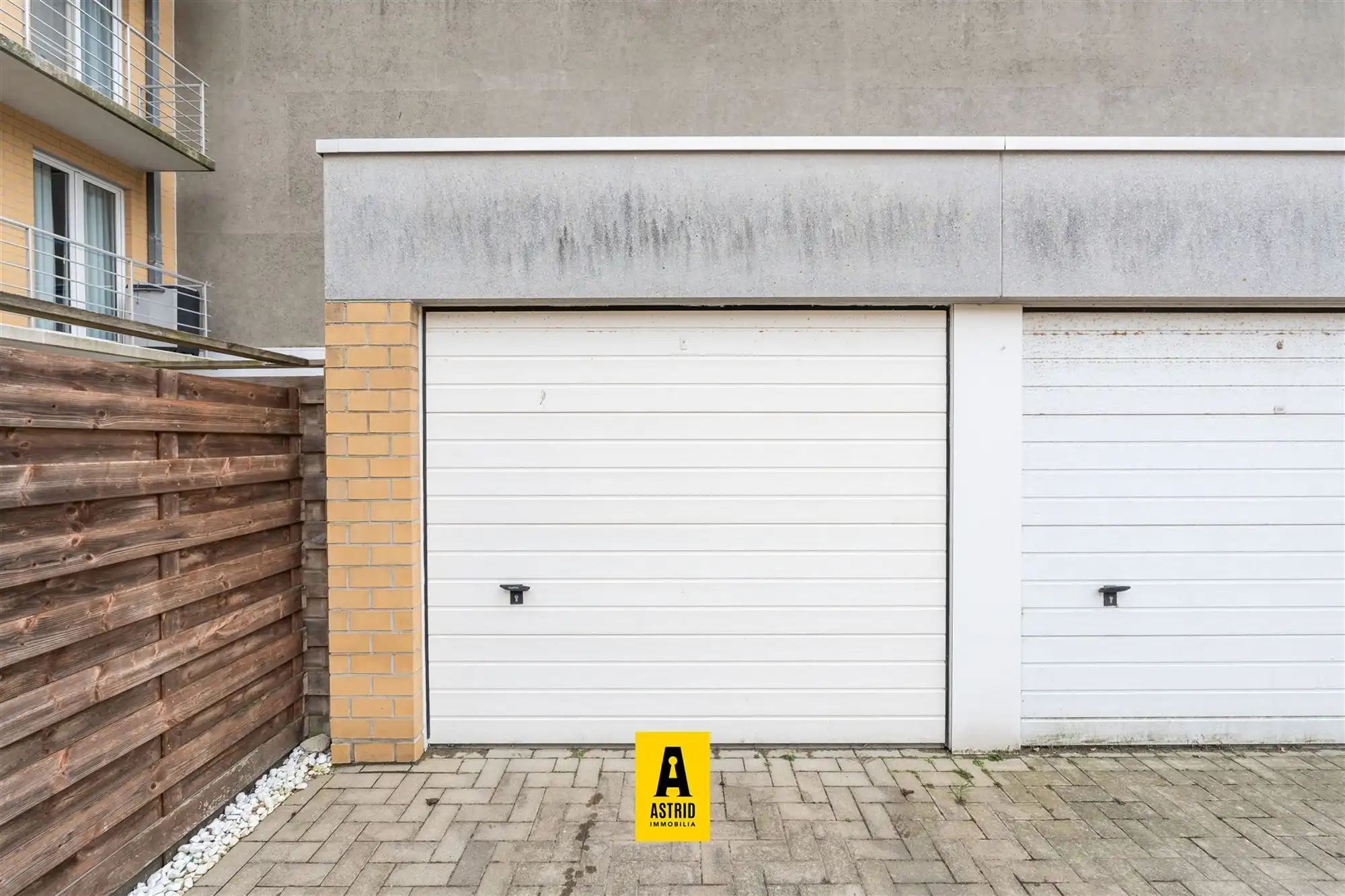 Afgesloten garagebox in centrum (gelijkvloers)! foto 3