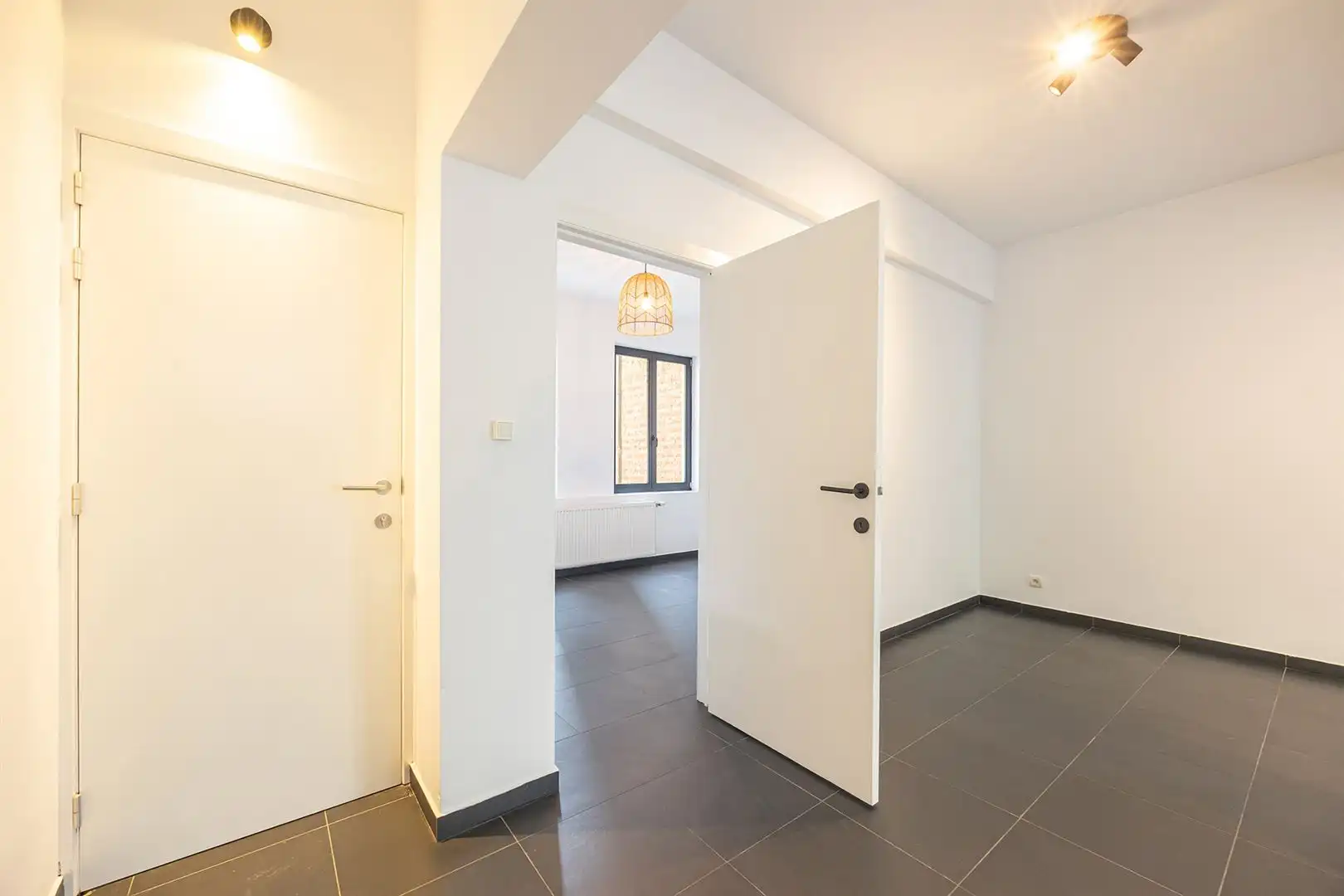 Gerenoveerd appartement in de gezellige Kloosterstraat foto 13