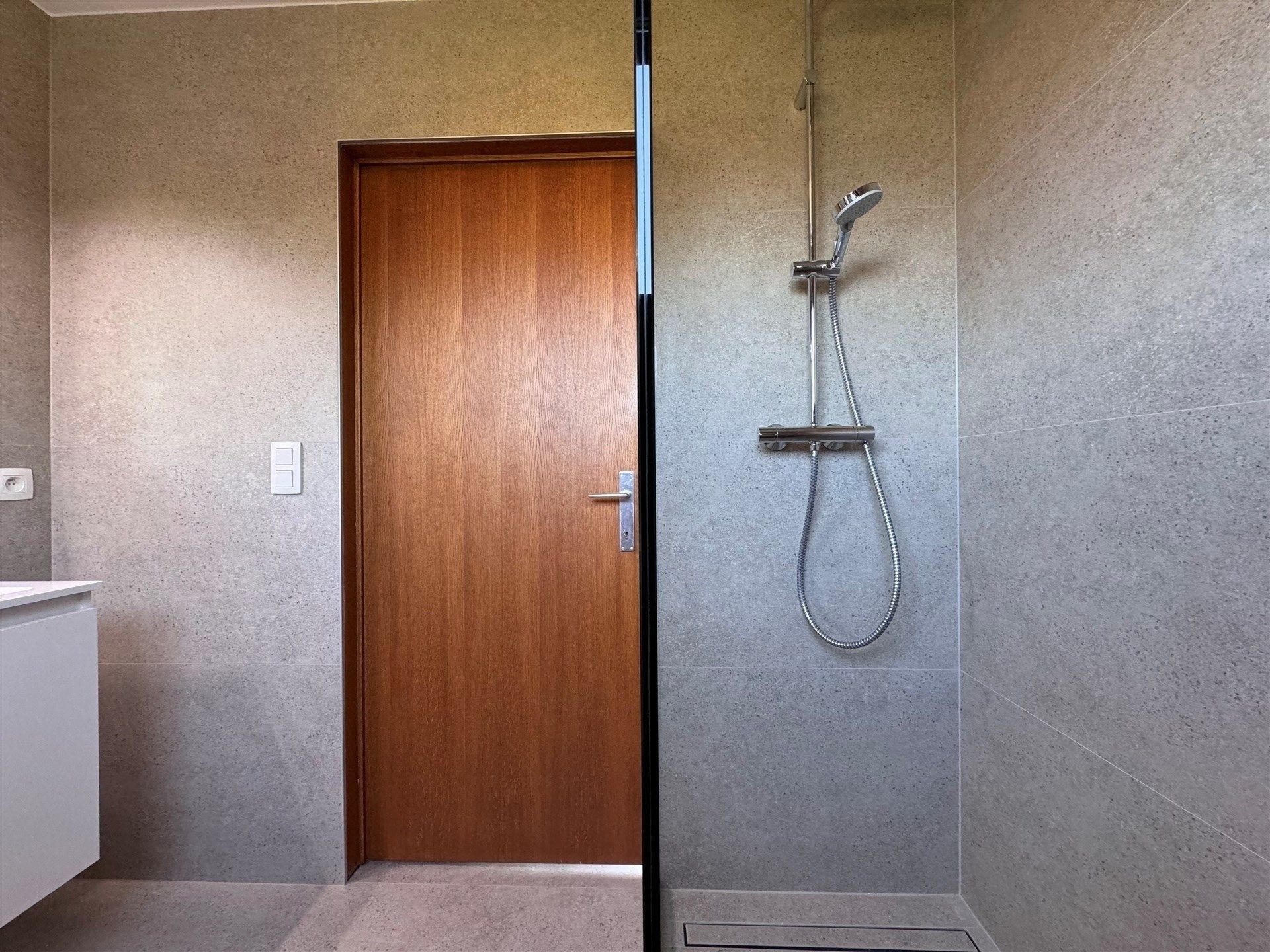 Gerenoveerd ruim appartement met tuin en garage gelegen in de wijk “Het Westveld”. foto 21