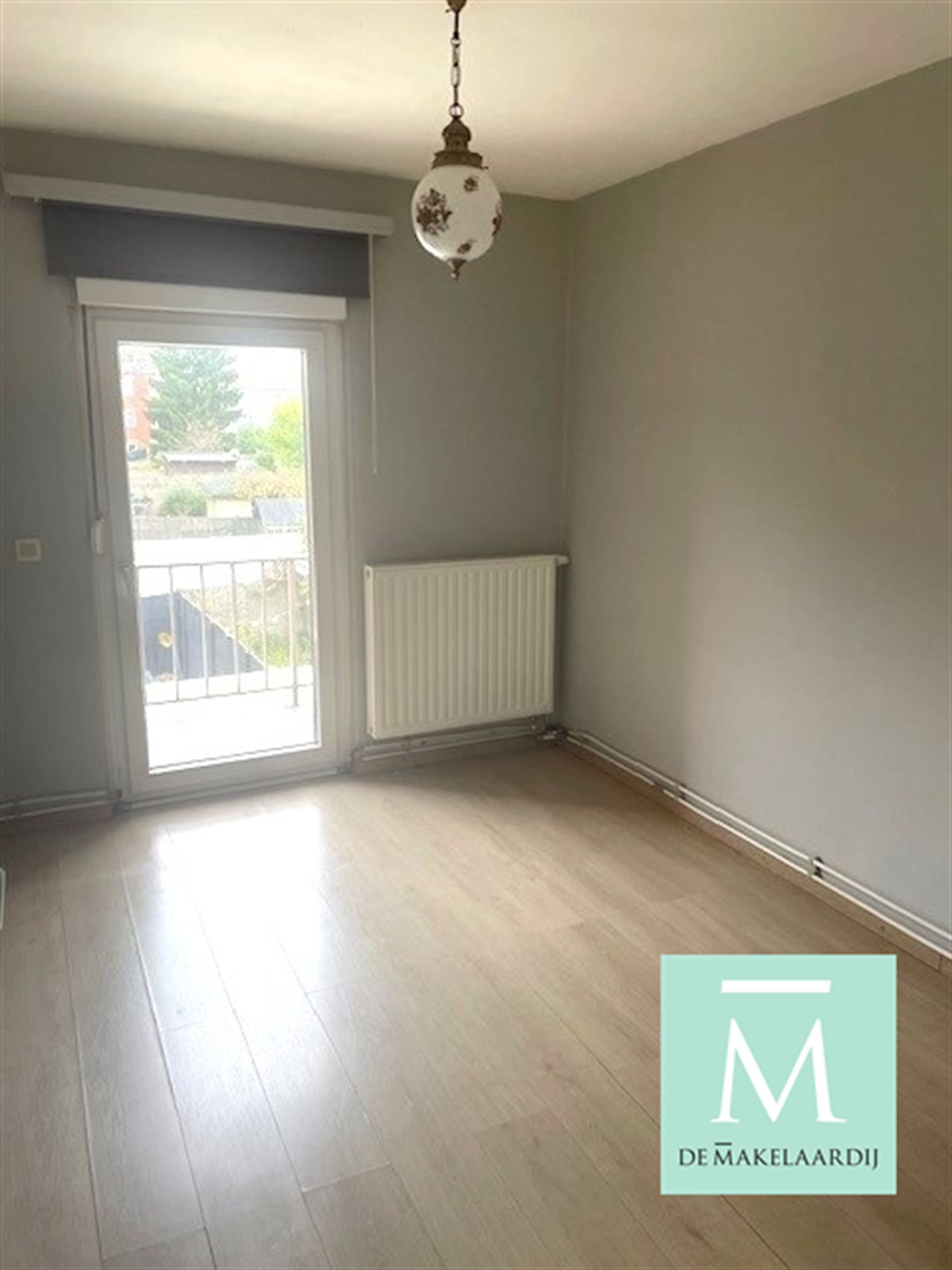 Mooi gelegen, instapklaar appartement met 2 slaapkamers en klein terrasje achteraan! foto 7