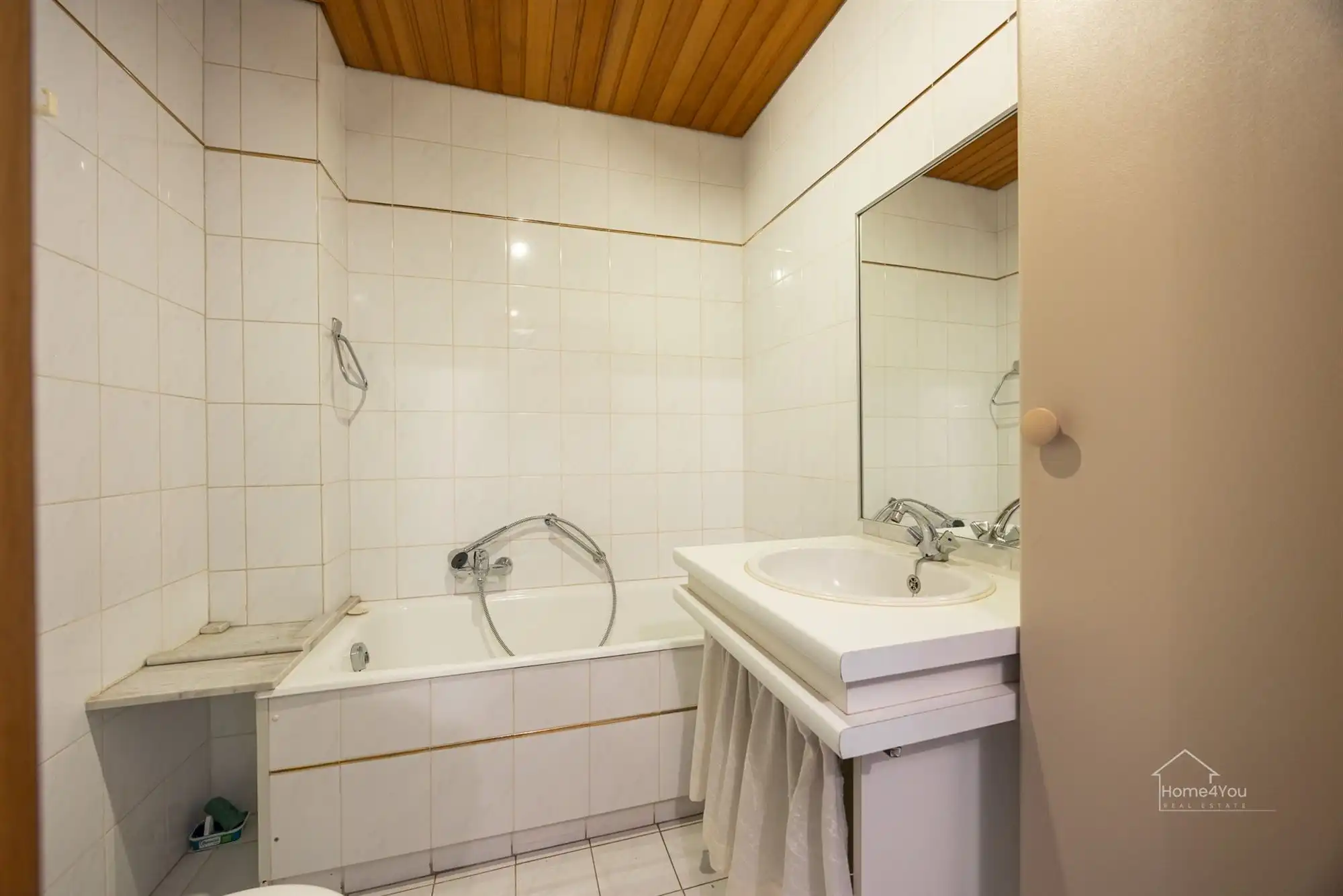 Op te frissen appartement met 1slpk, tuin en een garagebox te Schoten! foto 9