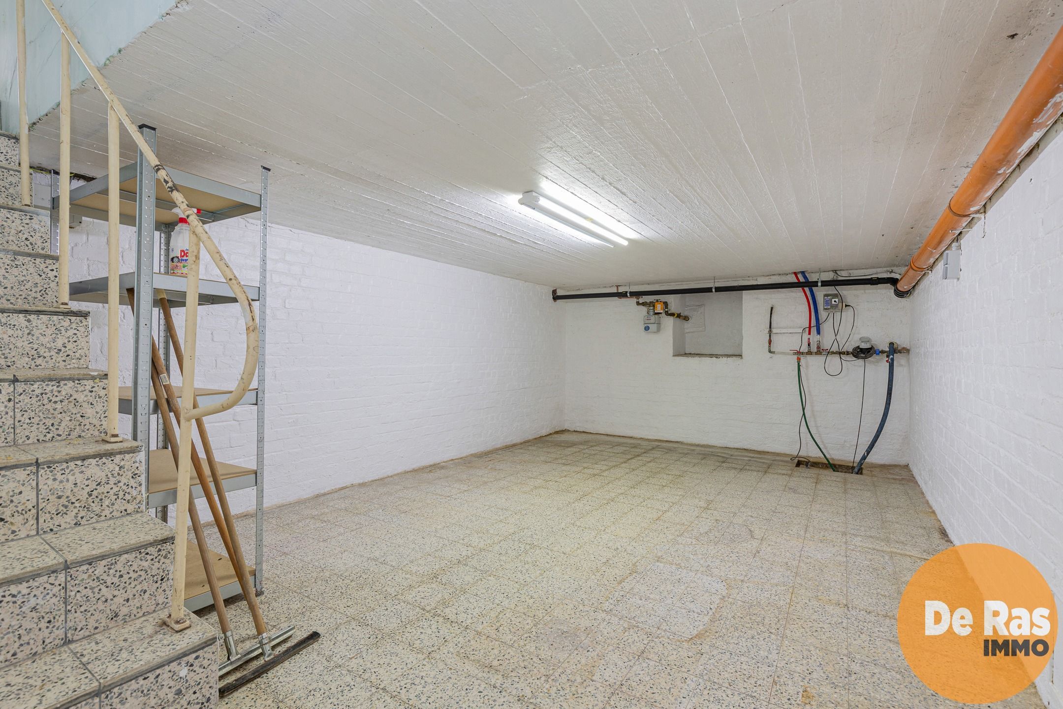 ERPE-MERE - Praktische halfopen woning met garage/loods. foto 17