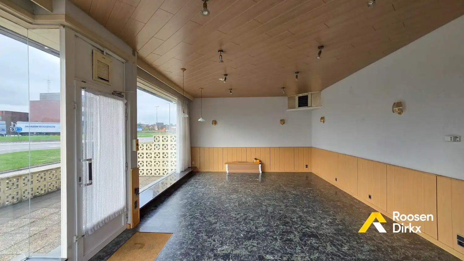 Solide woning met handelsruimte op zichtlocatie! foto 10