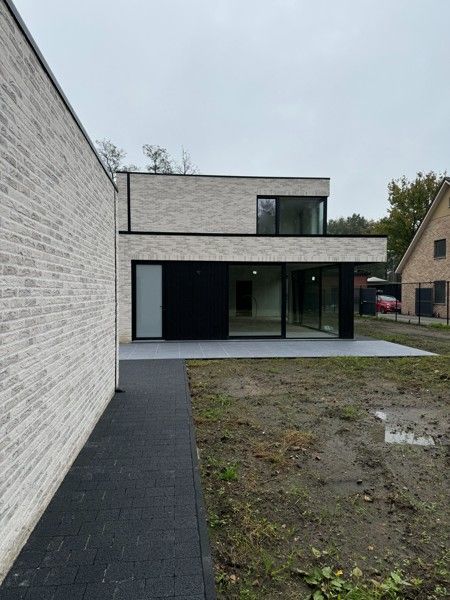 Exclusieve nieuwbouw villa met 4 slaapkamers op een perceel van 9 a en 64 ca. foto 22