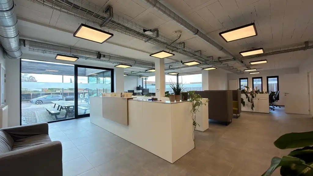 Instapklare kantoren met terras te huur vlakbij afrit E19 in Rumst foto 3