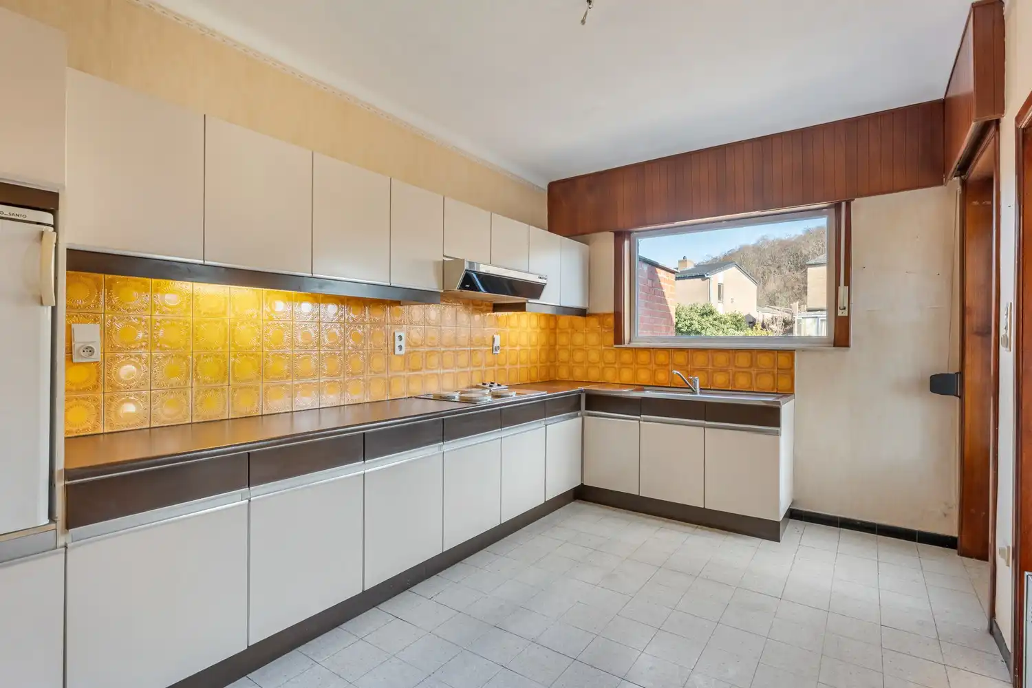 Goed gelegen en half open woning met 3 ruime slaapkamers, een extra leefruimte, een garage en een tuin te Kessel-Lo! foto 5