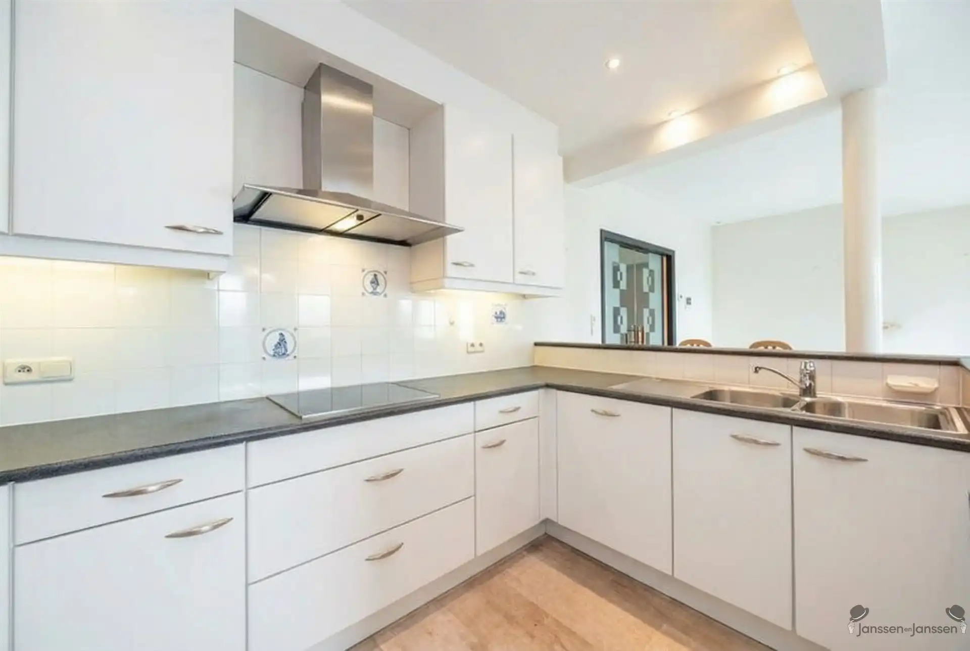 appartement met groot terras en ondergrondse garage foto 4