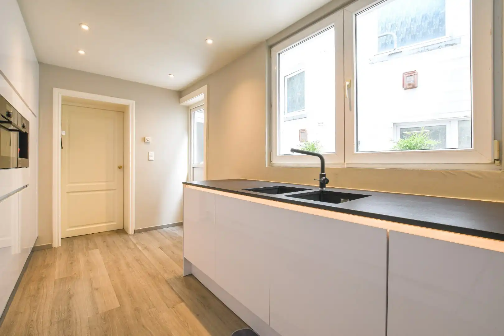 Ruime woning op 50 meter van de zee in Blankenberge foto 4