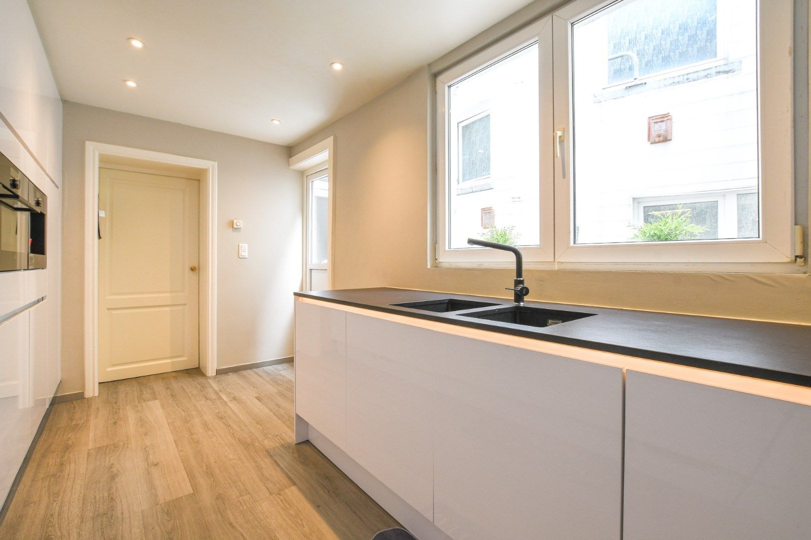 Ruime woning op 50 meter van de zee in Blankenberge foto 4