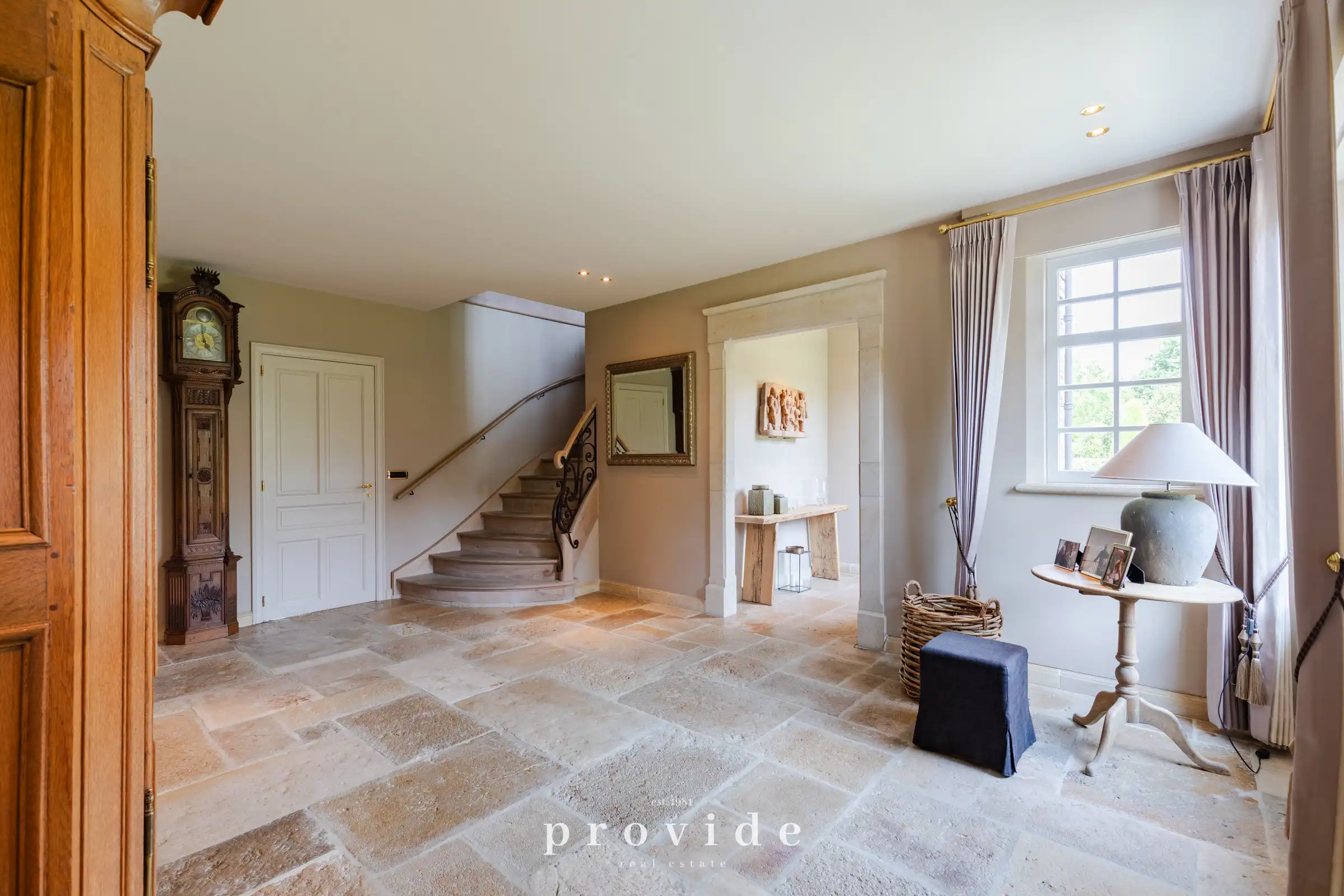 Exclusieve villa op royaal domein in groene omgeving foto 4