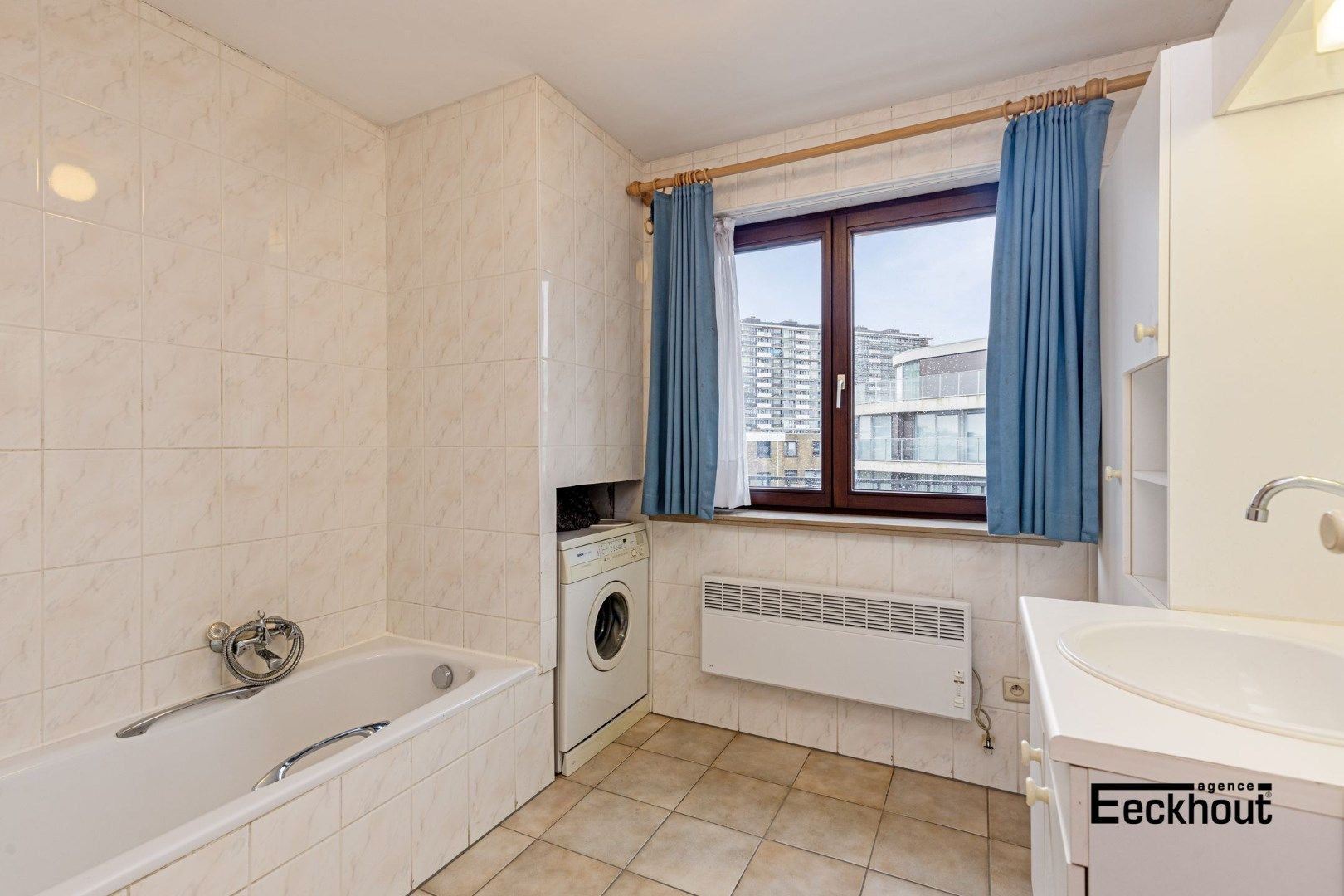 Ruime bel-étage woning met open zicht op de duinen te Bredene! foto 14