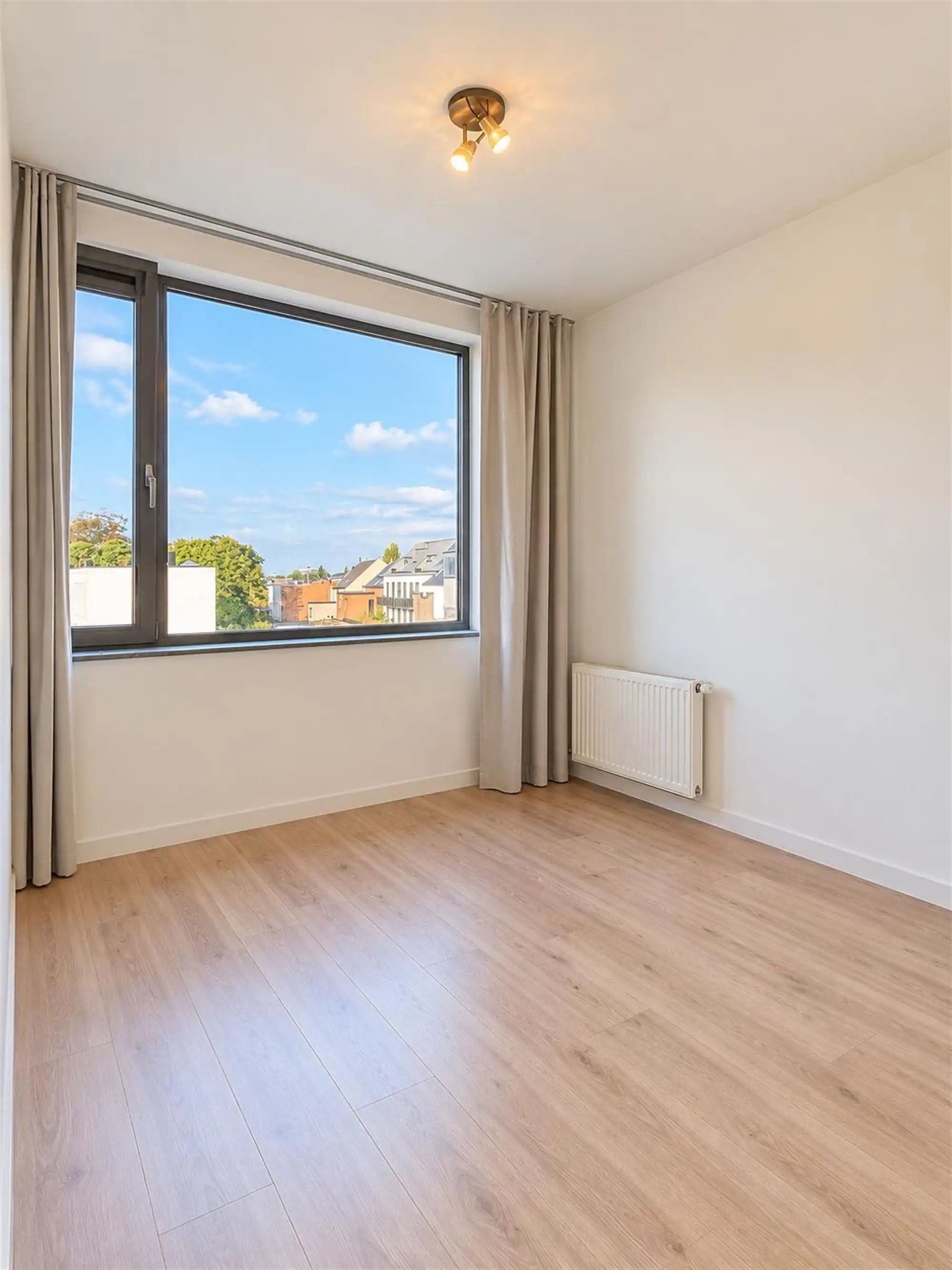 Prachtig appartement met twee slaapkamers en terras te huur in centrum Wilrijk foto 10