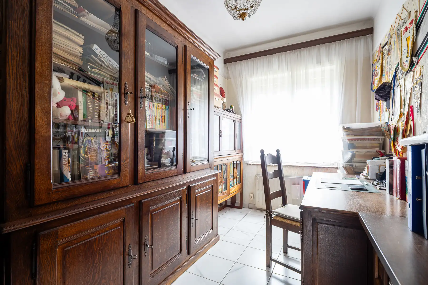 Gezinswoning met tuin, terras en garage foto 16