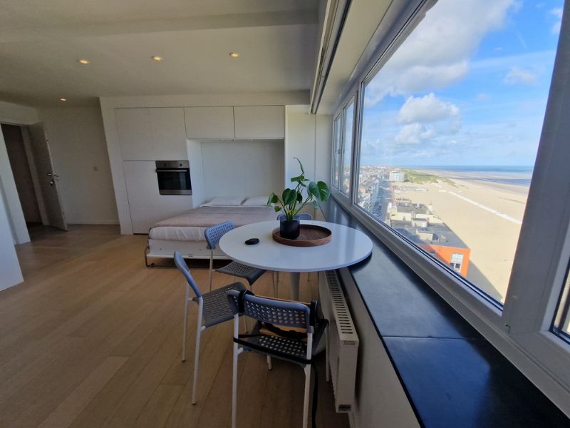 Studio met panoramisch zicht op zee te Oostduinkerke foto 2