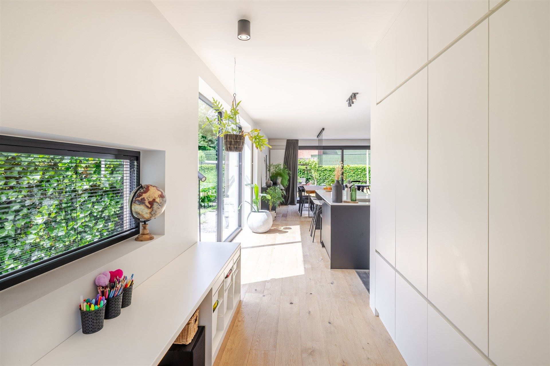 Subliem afgewerkte woning met tuin op topligging foto 8