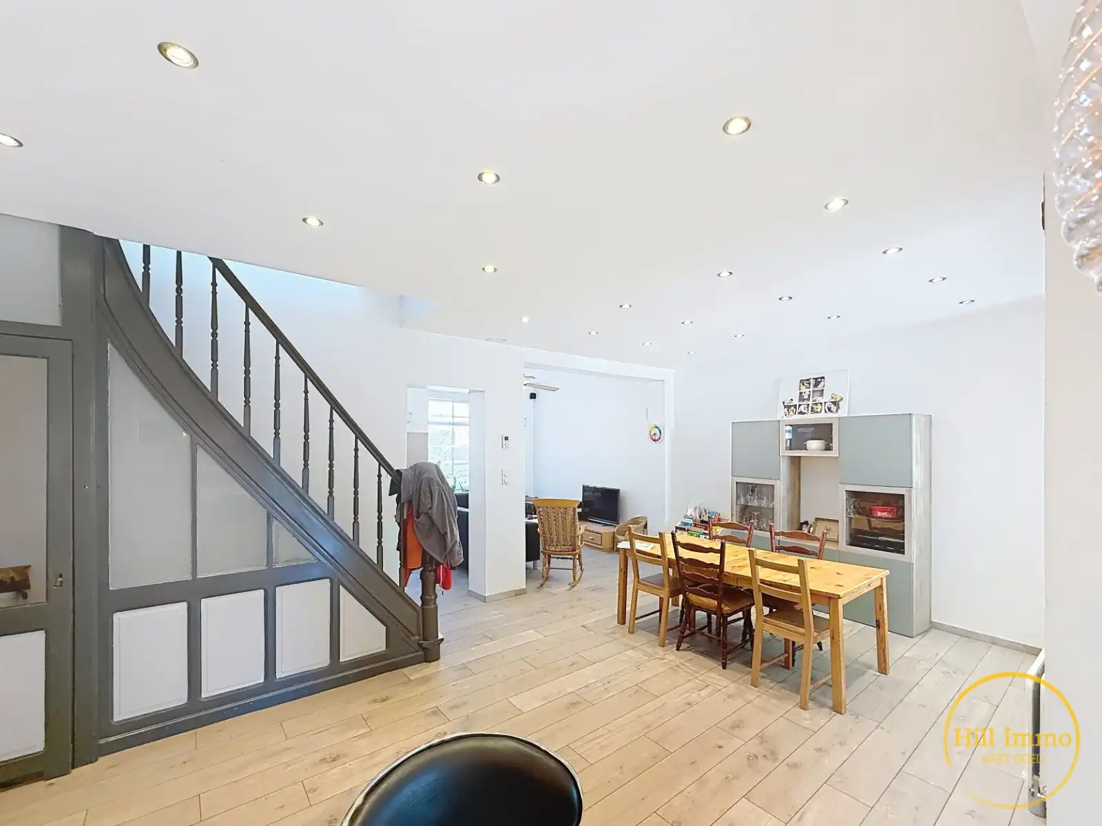 Gerenoveerde rijwoning met 5 slaapkamers in Nieuwkerke (Heuvelland) foto 8