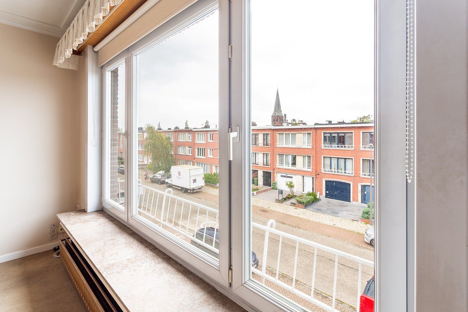 Ruim, licht appartement met 2 slaapkamers en terras foto 9