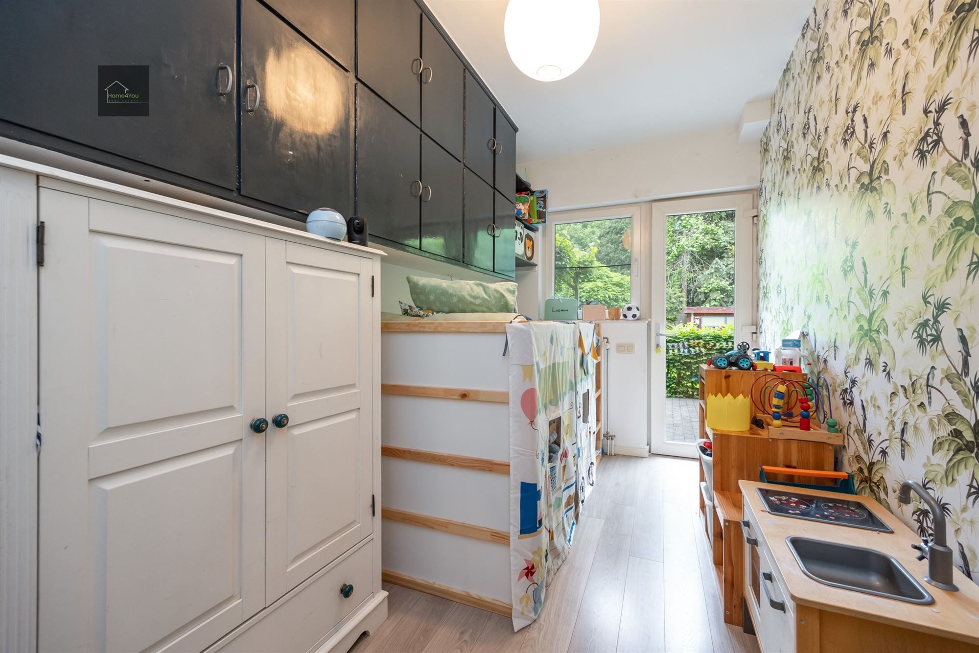 Gelijkvloers appartement met grote tuin en garage foto 9
