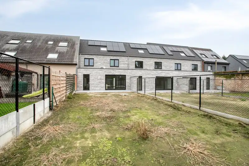 Prachtige, verrassend ruime nieuwbouwwoning met 3 slaapkamers én inpandige garage te koop in Dentergem! foto 18