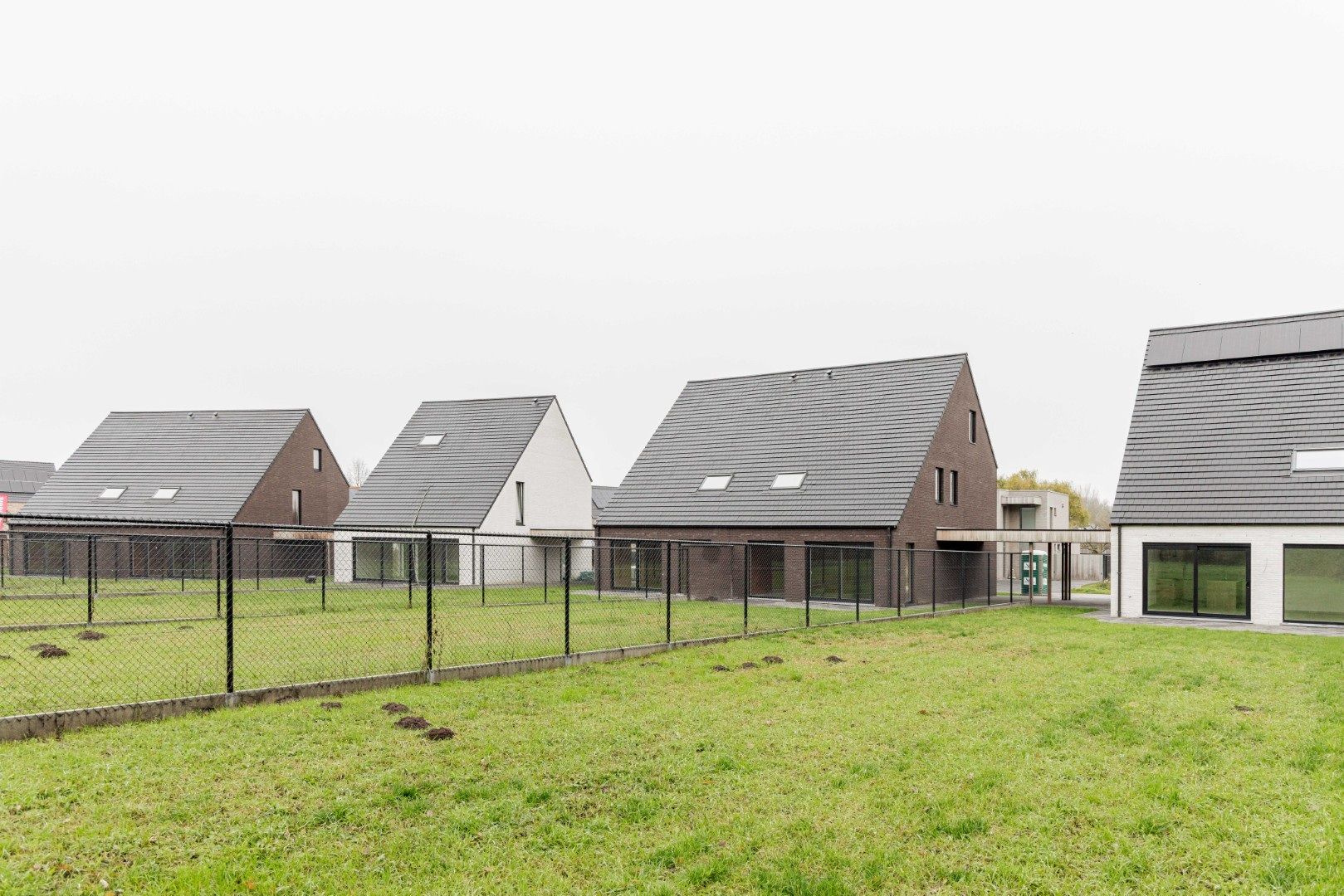 Energiezuinige halfopen bebouwing met prachtig zicht foto 4