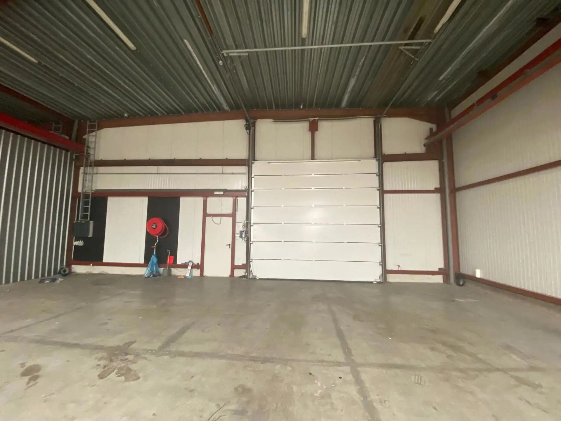 Te huur: ca 330m² magazijnruimte te Verrebroek foto 5