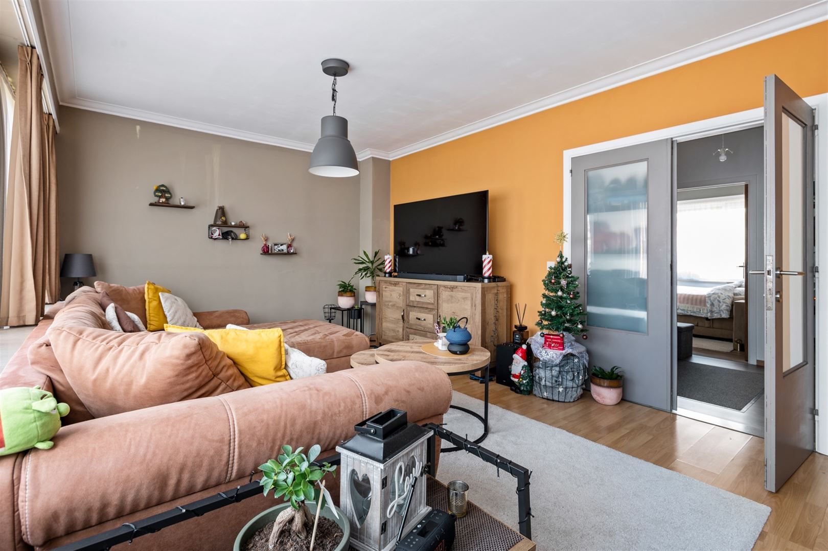 Rustig gelegen gelijkvloers appartement met 2 slaapkamers en garage. foto 5