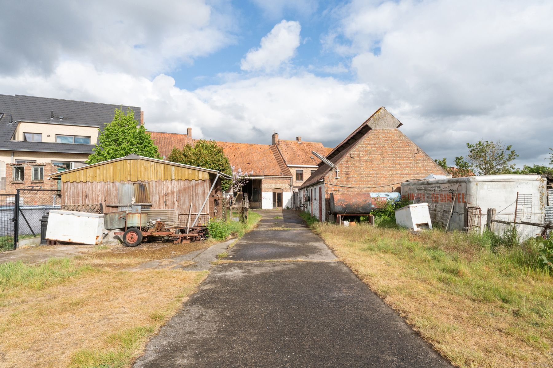Te renoveren woning met bijgebouwen op perceel van 1697 m² foto 23