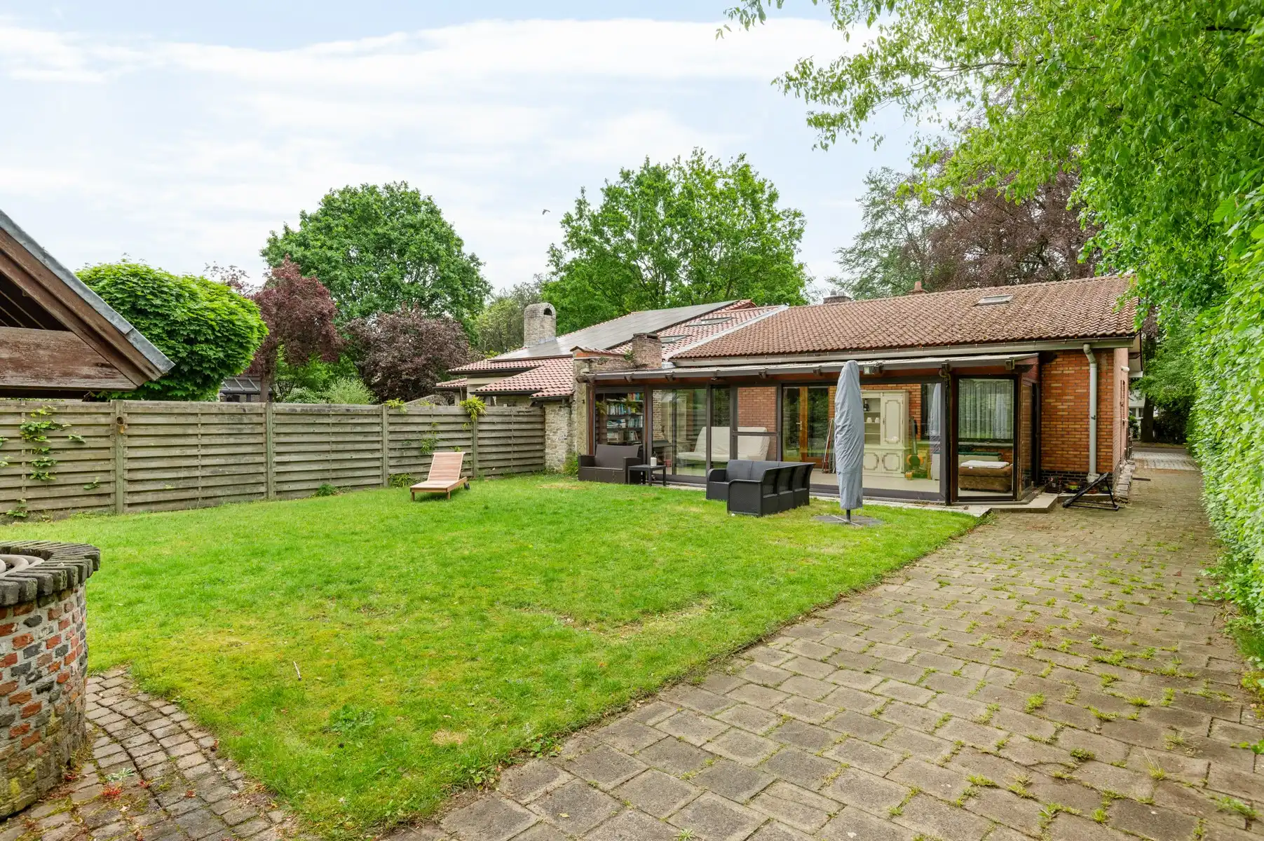 Uitstekend gelegen woning op ruim en zonnig perceel foto 4