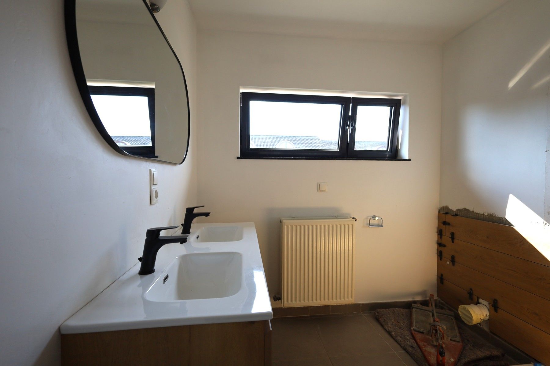 Rustig gelegen woning in een doodlopende straat, met 3 slaapkamers, garage en tuin foto 9