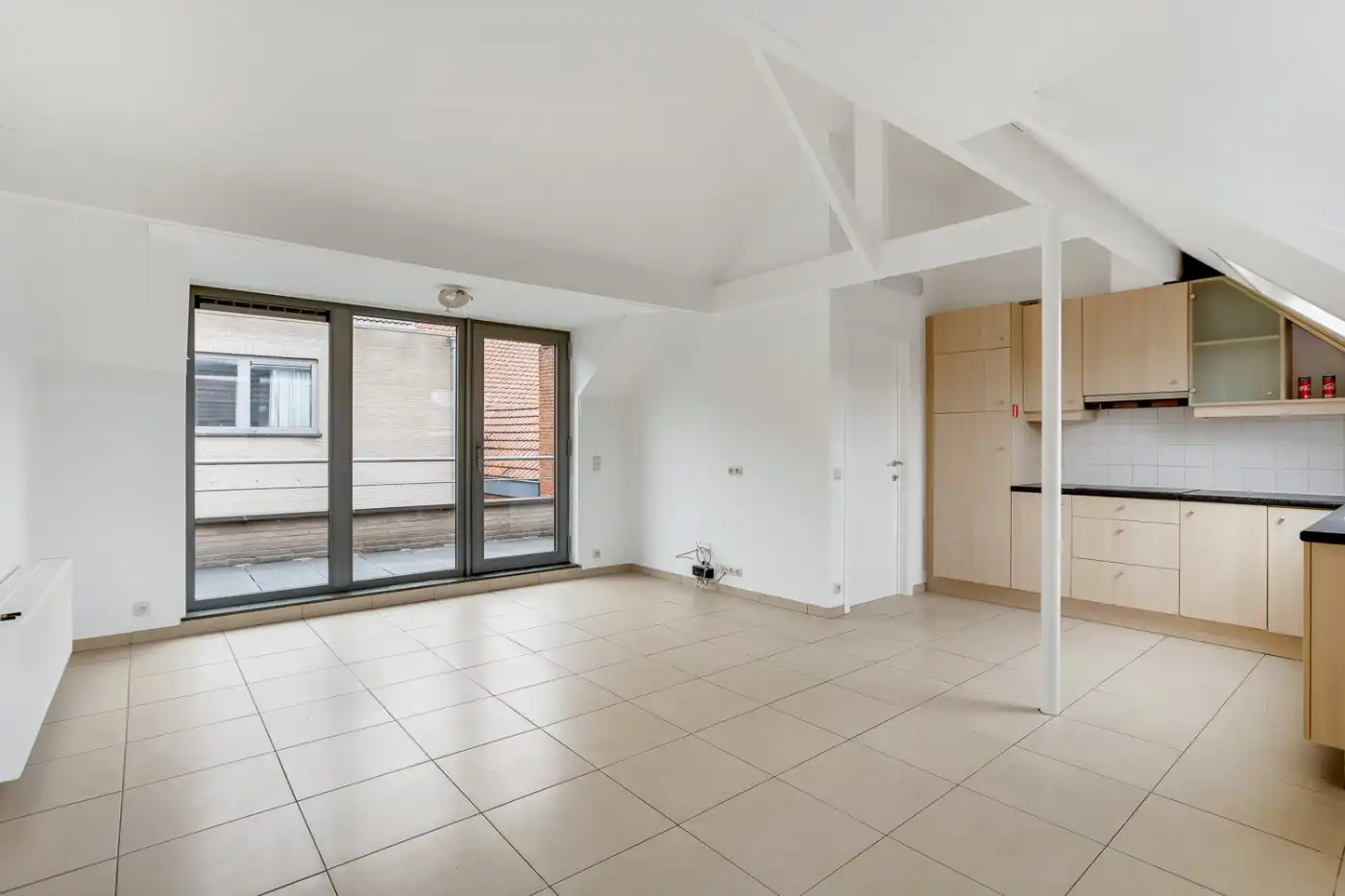 Recent, licht app. met 1 slpk., privéberging, ruim terras en mog. garage foto 3
