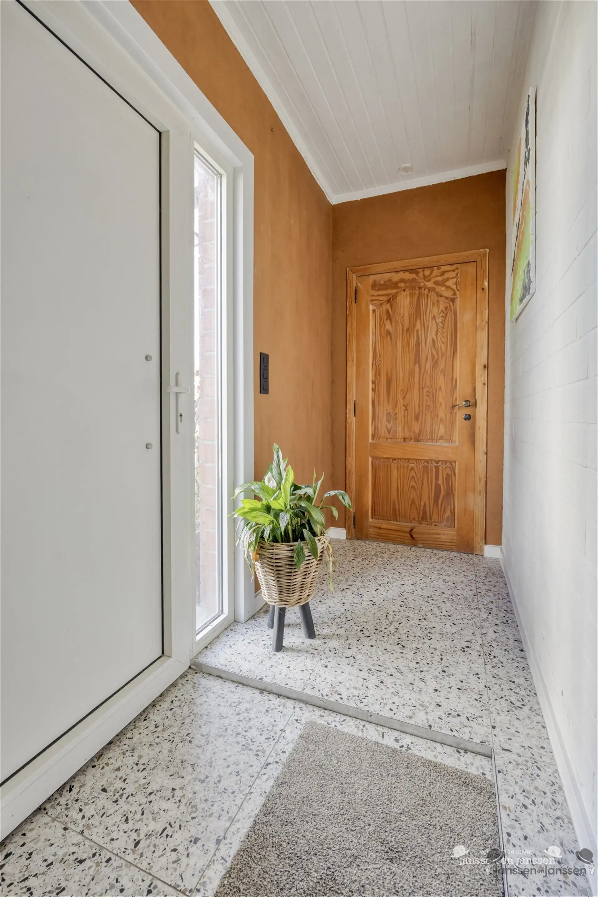 Rustig gelegen bungalow met grote tuin foto 3