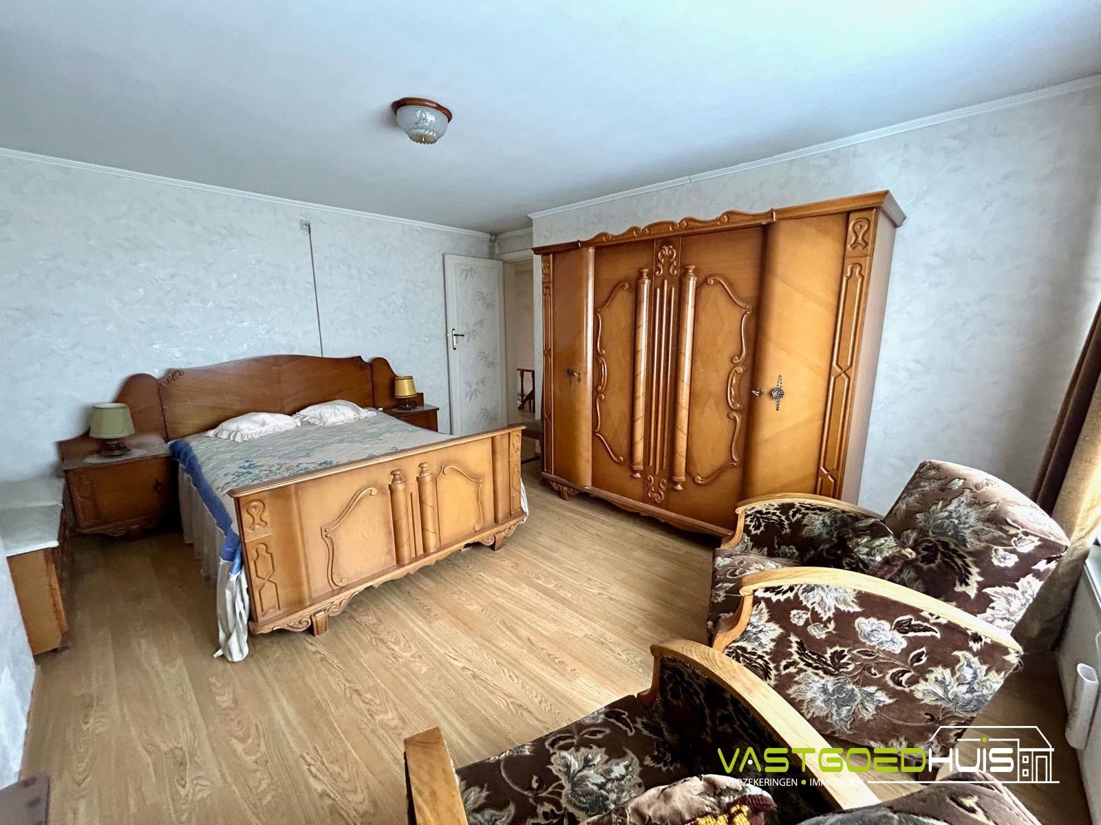 Ruime gezinswoning met garage en tuin foto 14