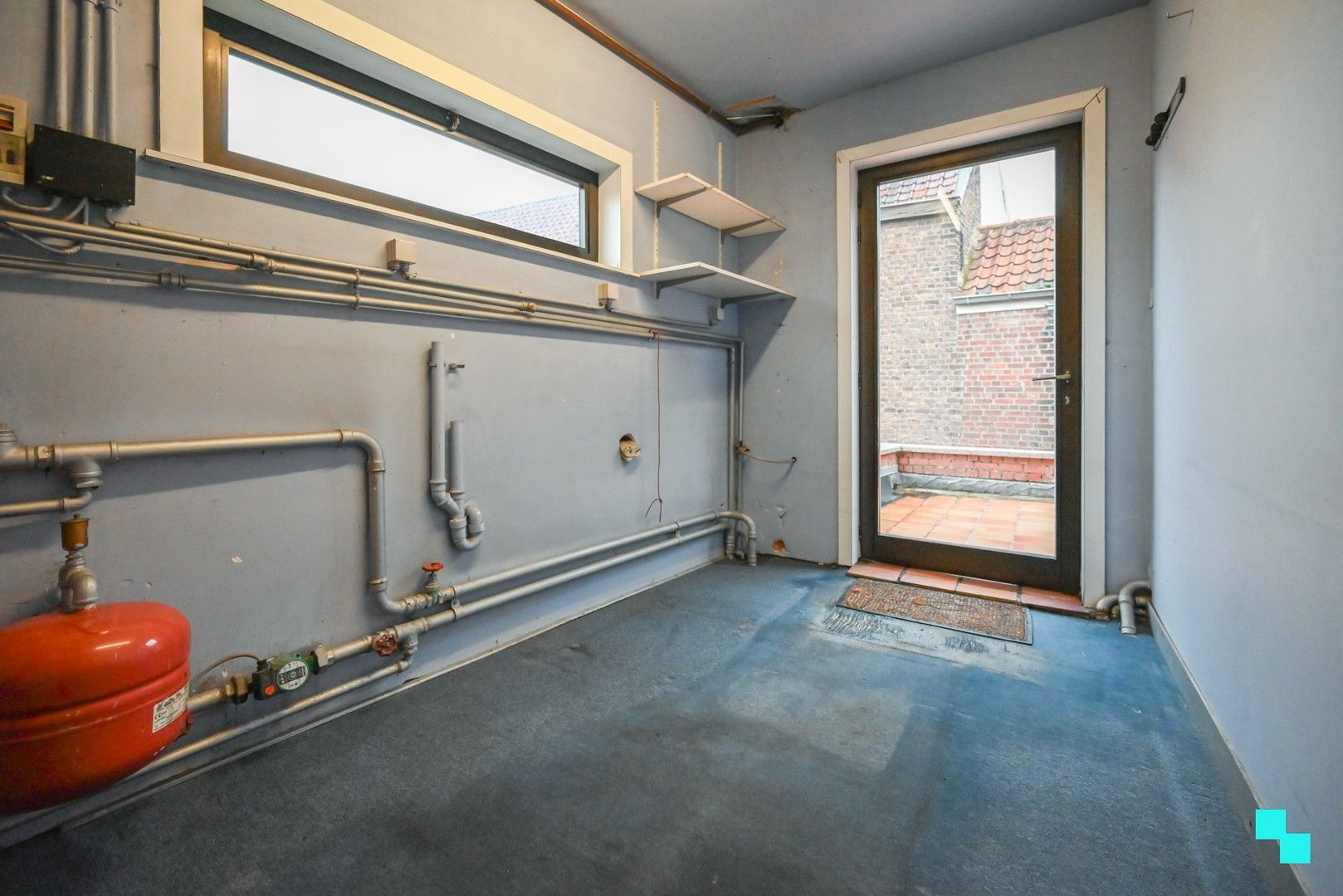 Ruime woonst met tal van mogelijkheden nabij centrum Izegem foto 24