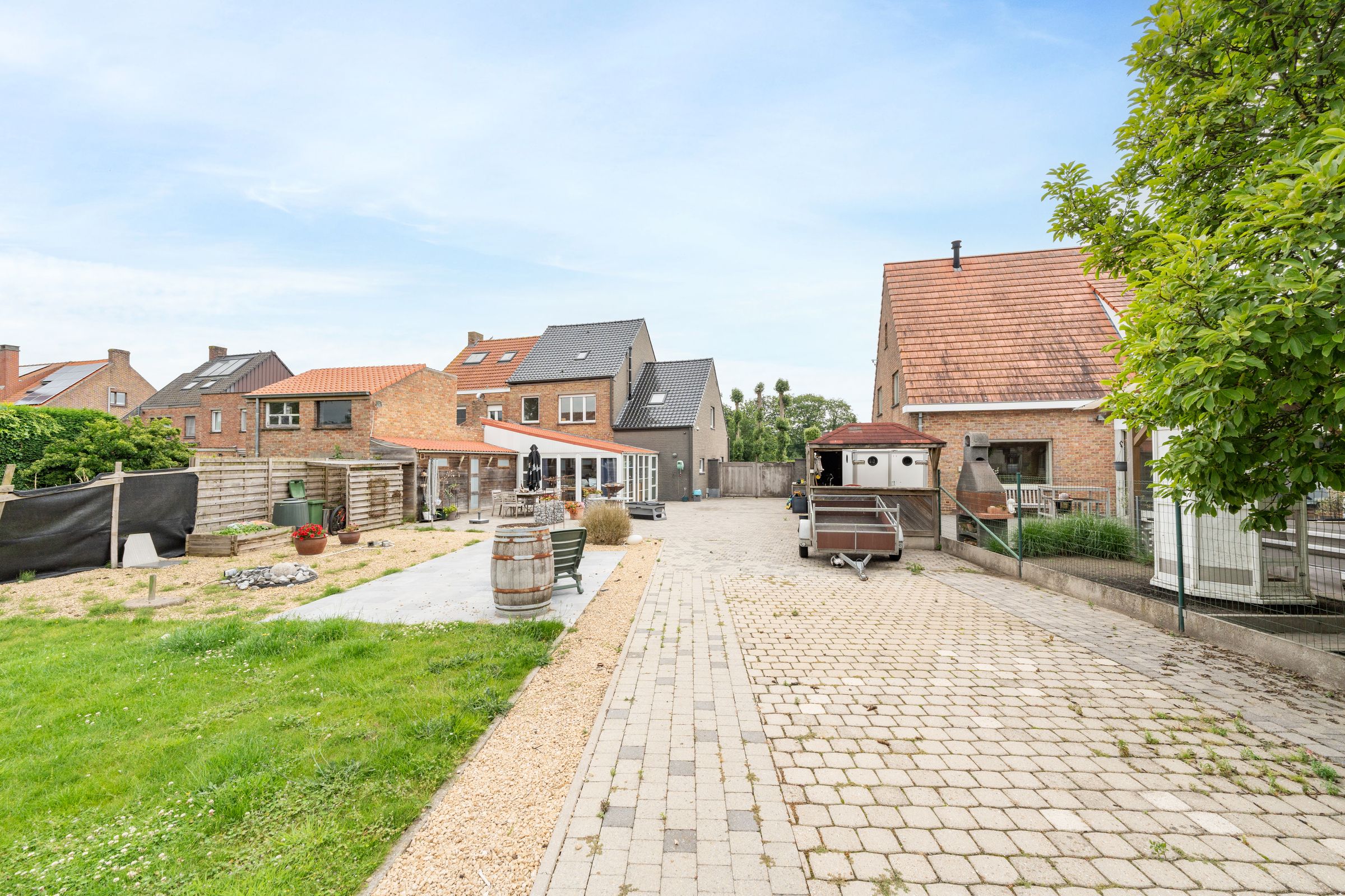 Unieke gezinswoning met praktijkruimte (988m²) foto 9