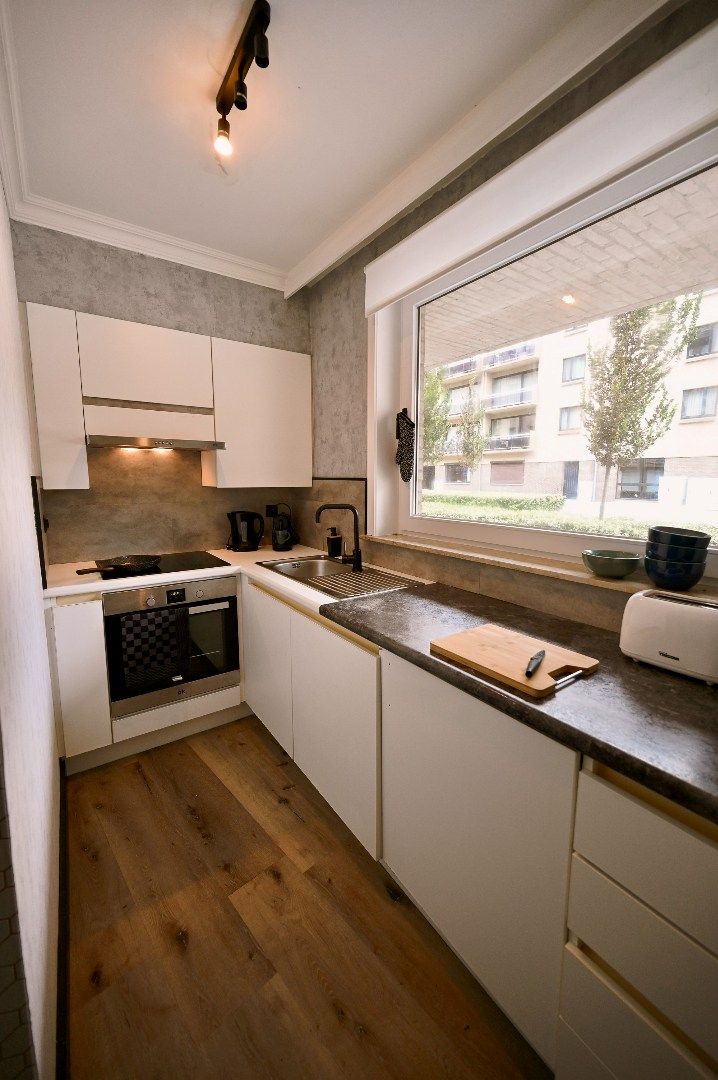 KNAP GELIJKVLOERS APPARTEMENT OP TOPLIGGING foto 6