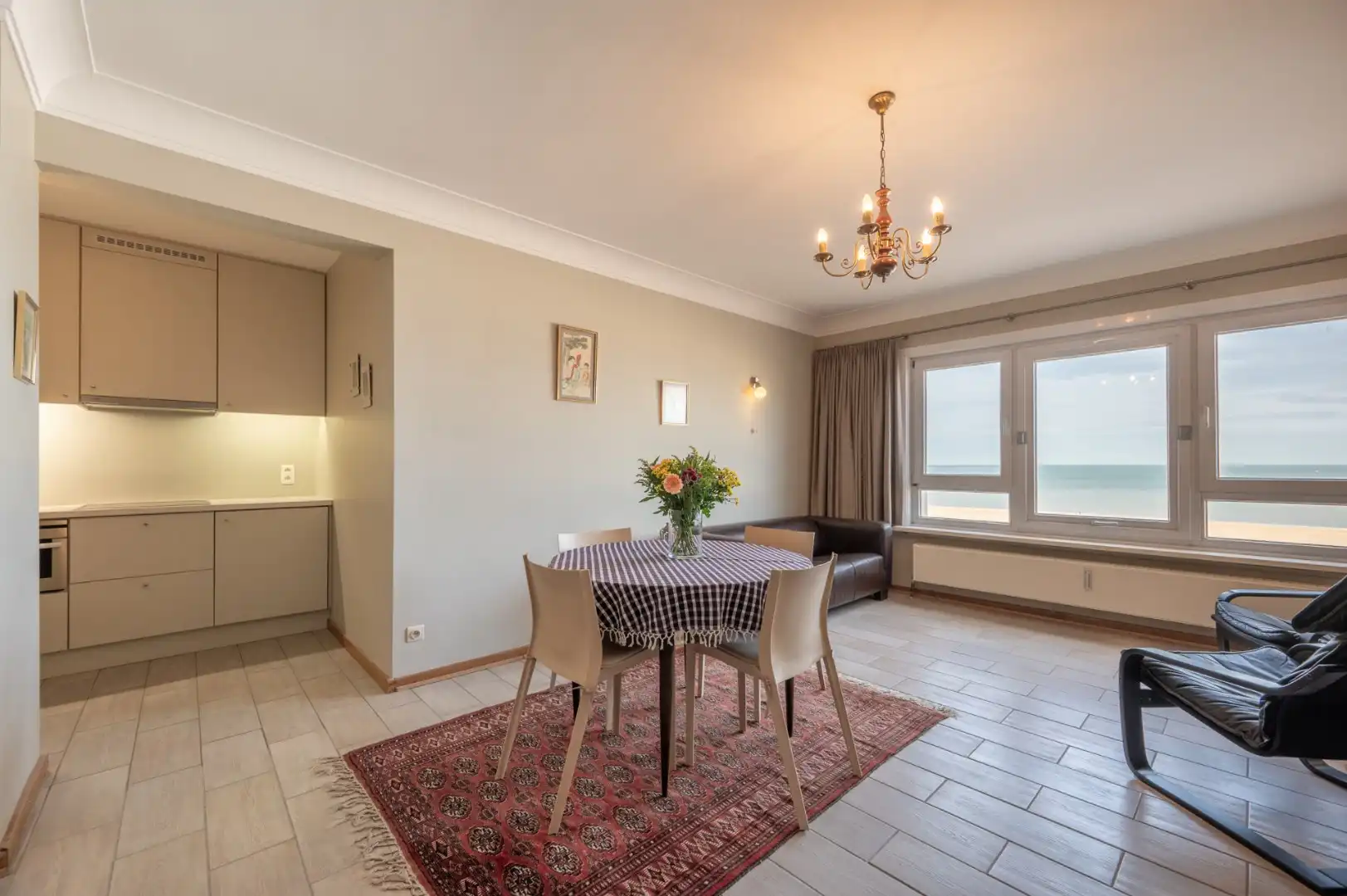 Centraal gelegen appartement met FRONTAAL ZEEZICHT foto 3