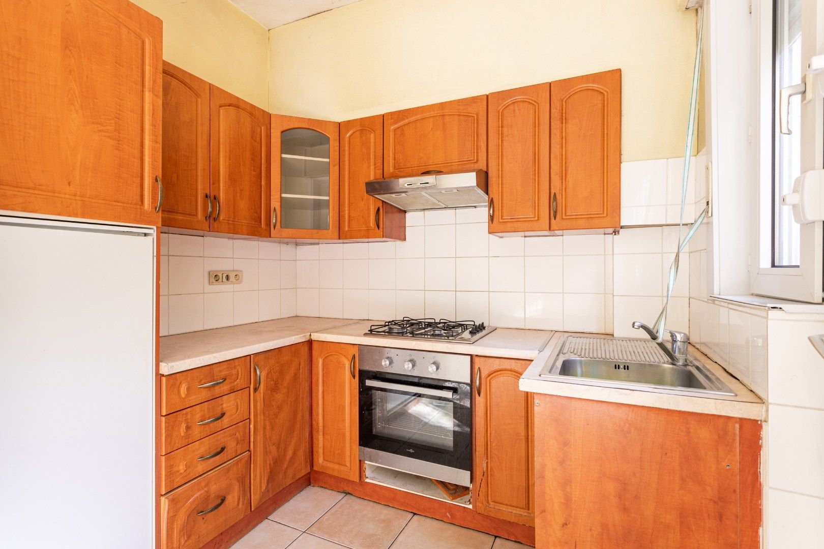 Te renoveren woning met 2 slaapkamers (4 mogelijk), bureau en aangename tuin foto 5