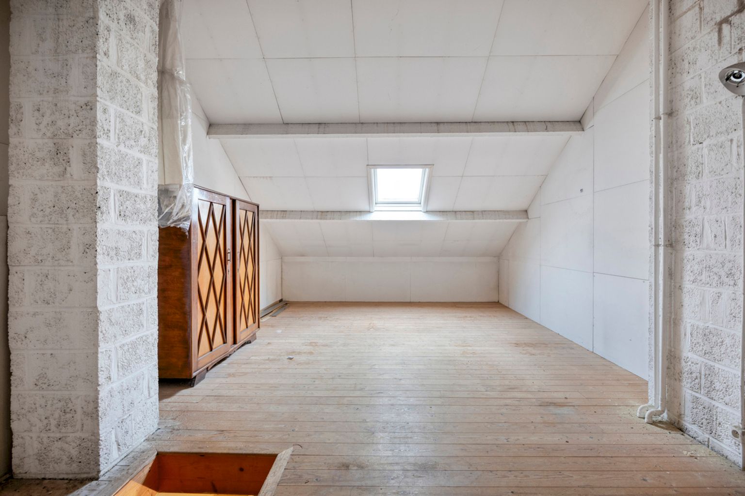 Bungalow van 176 m² met garage en tuin foto 19