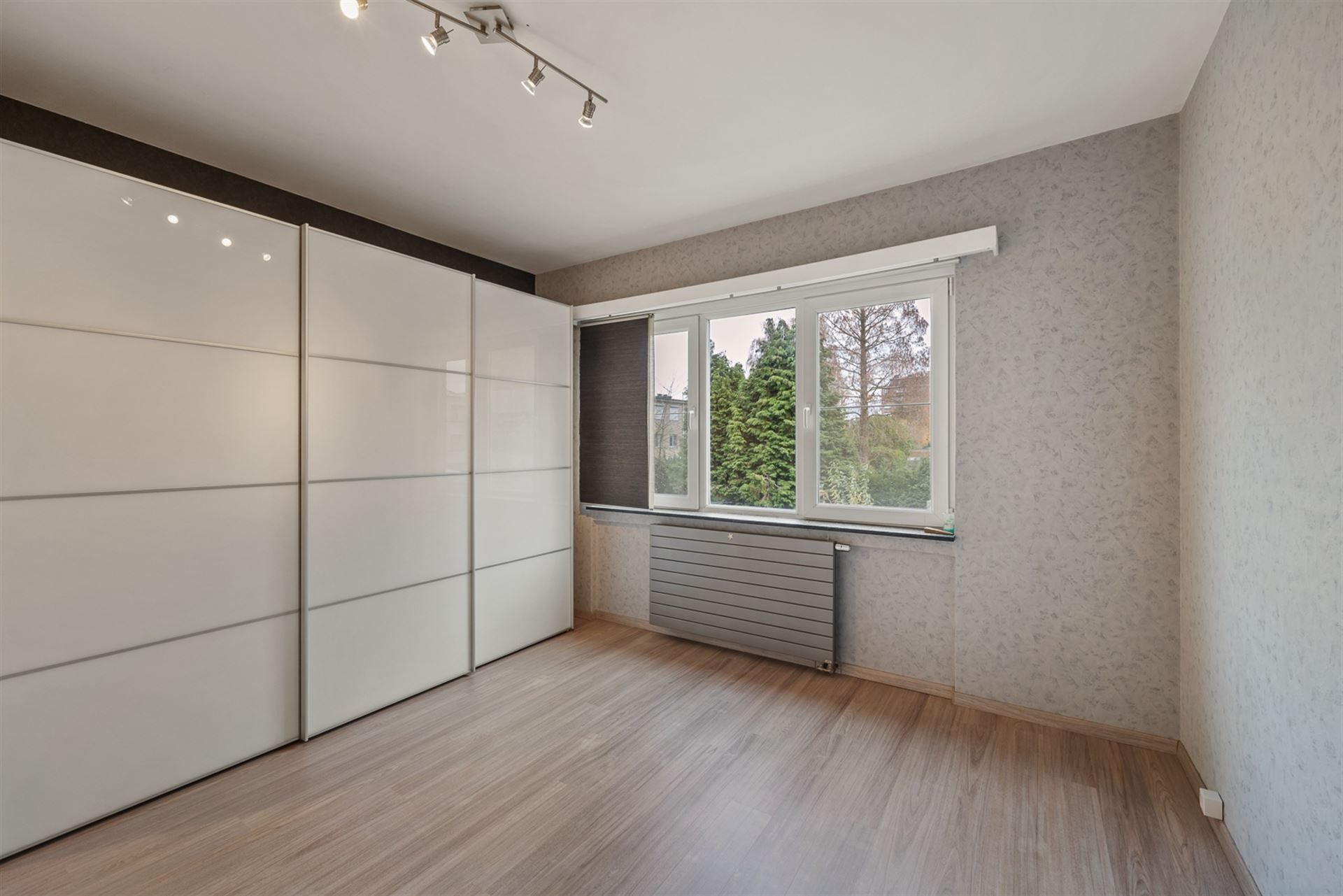 Instapklaar Appartement met Terras en Parking  foto 11