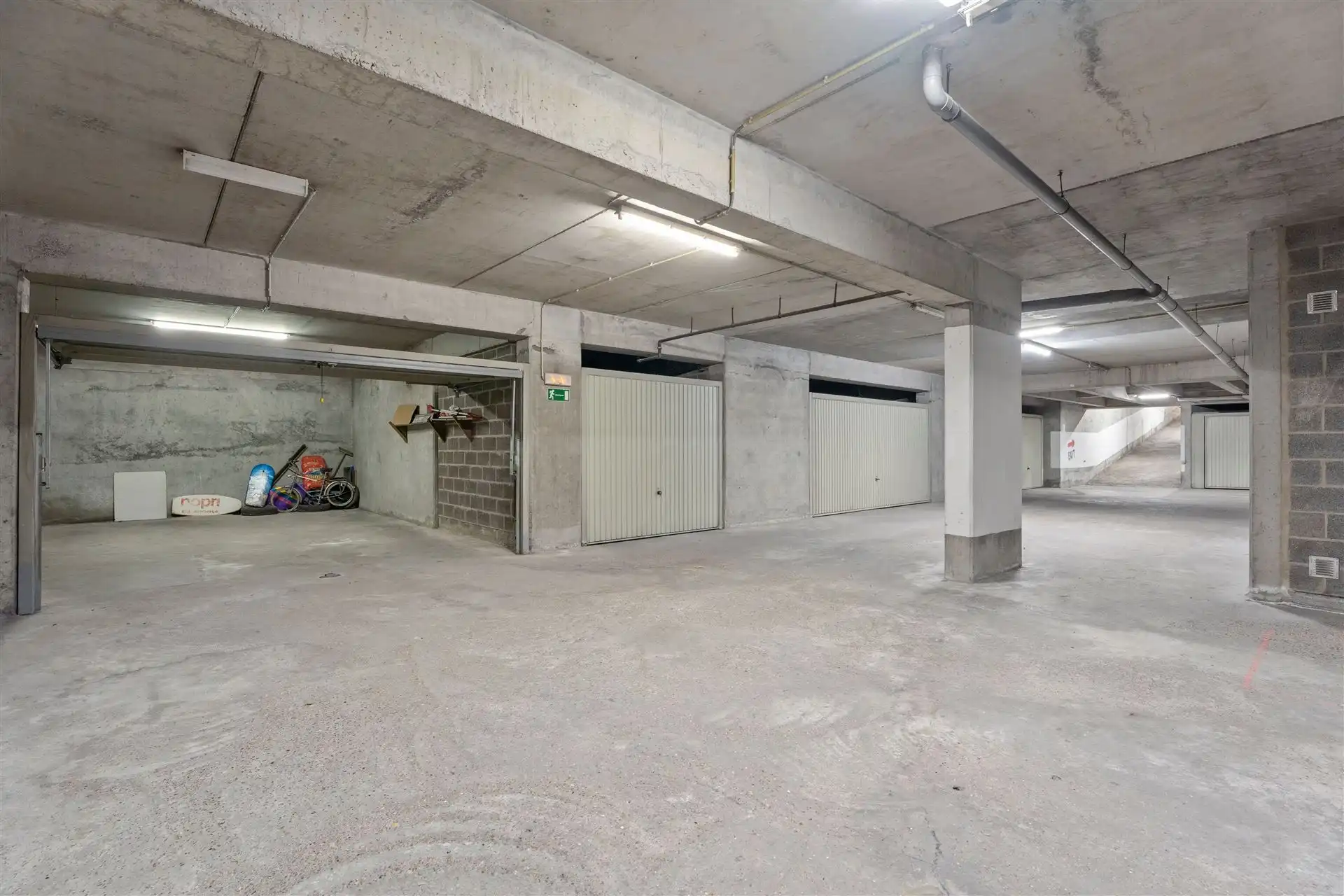 DUBBELE GARAGEBOX / ZEEDIJK  foto {{pictureIndex}}