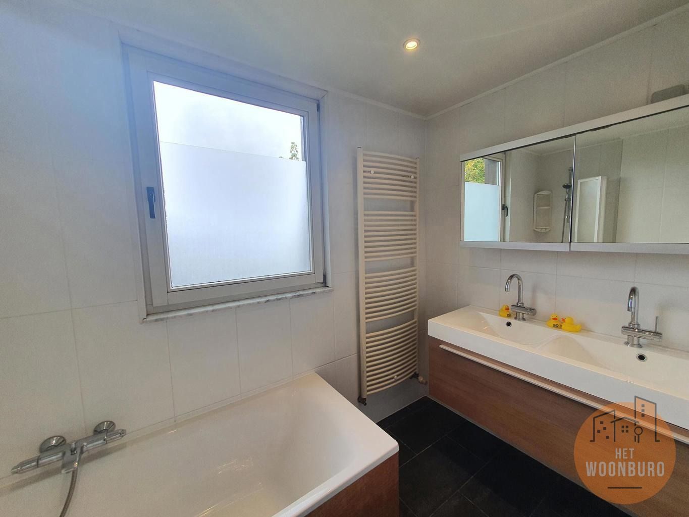 Woning open bebouwing met garage en tuin foto 9