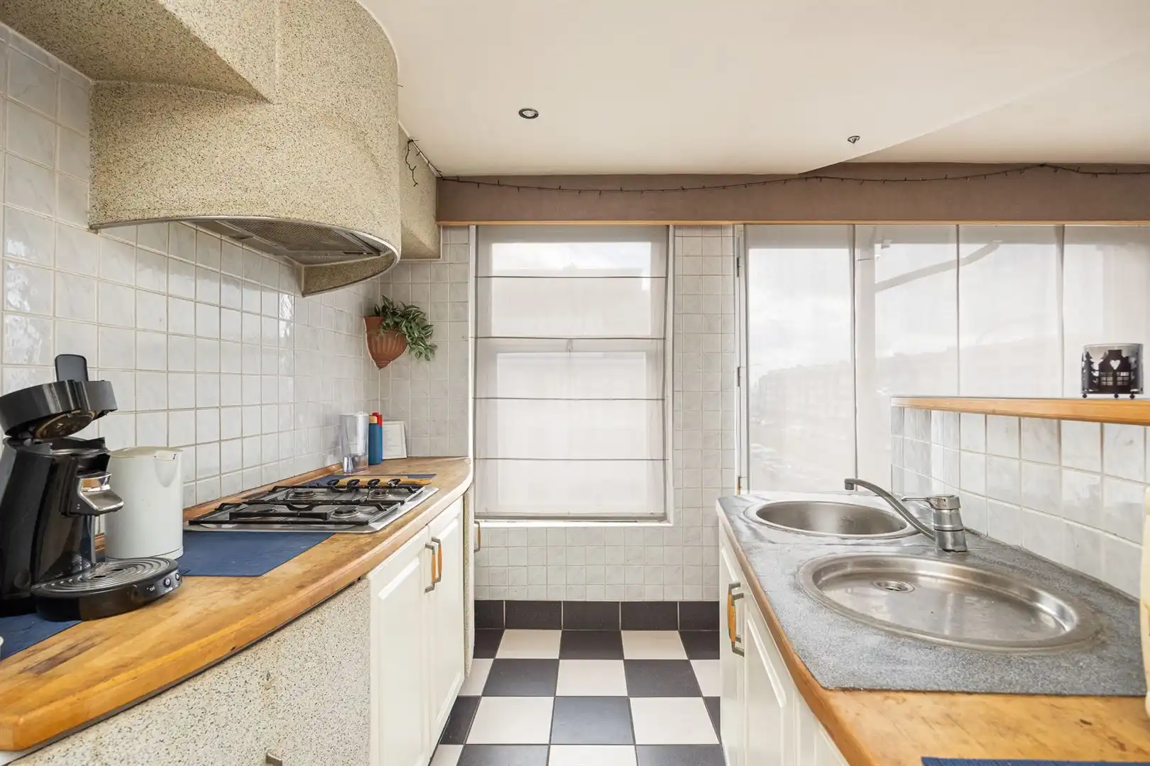 Te renoveren hoekappartement ca. 99m2 op centrale locatie foto 8